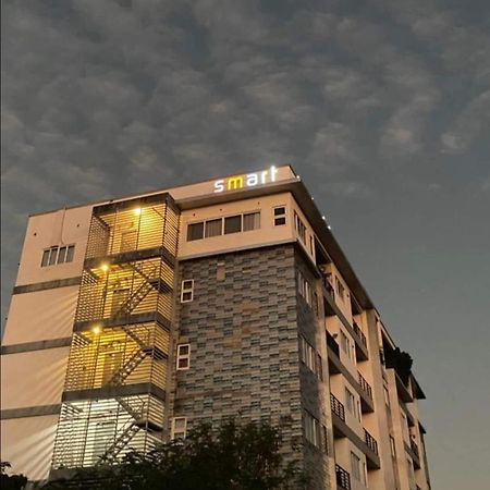 Smart Condominium Bldg, Cagayan De Oro City Esterno foto